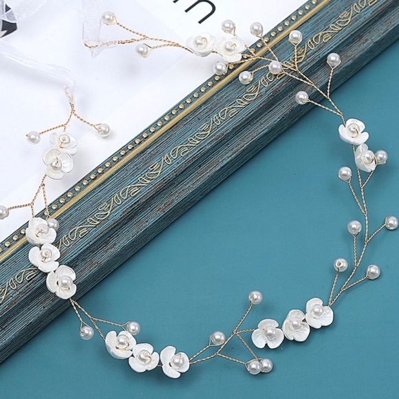 Flower Bridal hair piece Pearl Bridal hair vine Bridal headpiece Pearl Crystal